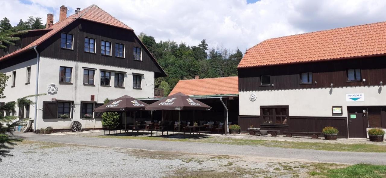 Kratochviluv Mlyn Hotel Cervena Lhota  Exterior photo
